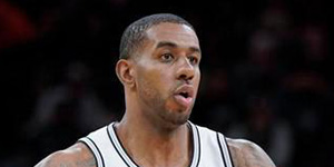 马刺阿尔德里奇最近的状态太棒了 三分球的命中率出奇的高 成为联盟之最