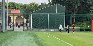 据记者消息：韦世豪董学升因伤缺席国足集训 目前单独做康复治疗以及活动