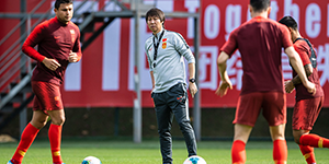 据《北京青年报》报道：国足与卓尔热身赛提前至21日 严禁泄密