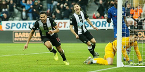 英超4豪强均遭爆冷利物浦超级领先 皆成为陪衬者