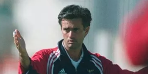 穆帅执教20年首遭4连败 太难了