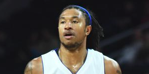 太阳后卫疫情期间被裁 寻找其他地方打球的机会