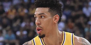 格林取消采访 引发网友们疫情猜测