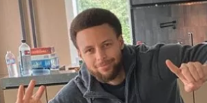 库里大秀恩爱 祝贺妻子生日快乐