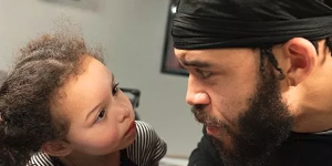 麦基晒和女儿的甜蜜合影 太温馨了