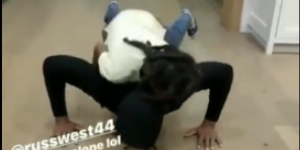 隔离在家太无聊 带女儿俯卧撑差点累趴