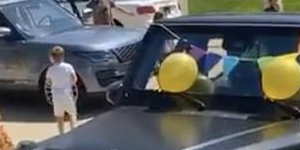 皮尔斯为儿子亲生 在家也能搞派对！