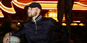 库里晒黄鹤楼合照 表示自己想要再去