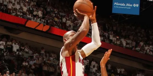 季后赛命中100个底角三分球有哪些球员