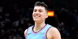 希罗提到自己在家也一直保持训练 半空投篮