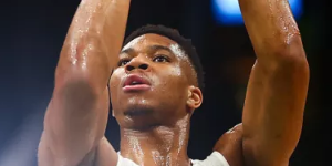 字母哥提到防疫英雄 向他们表示致敬