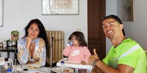 C罗晒全家福庆祝复活节 并呼吁宅在家中