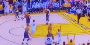 勇士前锋格林晒日常 在家观看17年总决赛录像