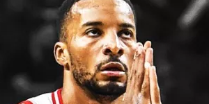 鲍威尔正在学习手语 感觉手语很美丽