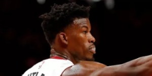 巴特勒为全员准备移动篮球架 保障日常进行训练