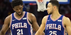 西蒙斯和恩比德都很聪明 在队伍里一定具备默契