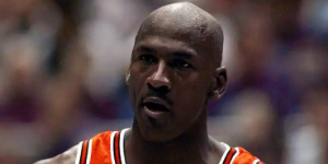 马龙提到乔丹在球场上 跟个杀手一样在比赛