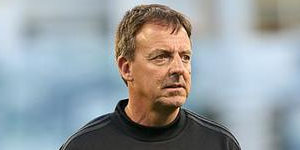 曼联队医：球员在家做饭烫伤 甚至被狗咬伤