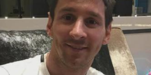 梅西也有偶像！健身房居然贴满了他！