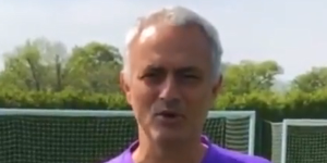 人老心不老！57岁穆帅转圈射门挑战