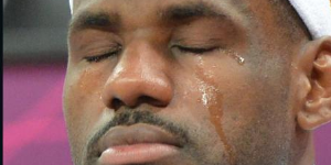 名嘴提到詹皇落泪 你没有经历过当时