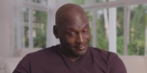 乔丹又一表情包！30年后吐槽微笑刺客