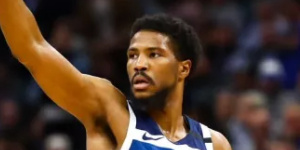 比斯利提到关于亲人因新冠离世 一切都非常艰难