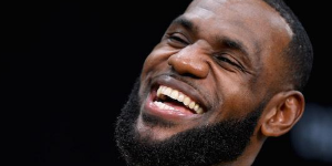 帕金斯提到勒布朗投资了一个项目 已经赚了七亿美元