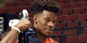 巴特勒称有时间看乔丹纪录片 不如踢踢足球