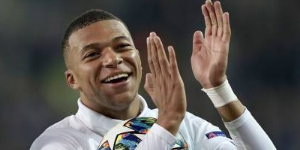 姆巴佩愿意继续呆在巴黎 而前提就是加入违约金条款