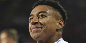 曼联球星林加德专职教师 为儿童朗读文章