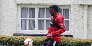 比萨卡和门萨在大学球场上训练 结果被人赶走