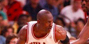 尤因称乔丹一直对自己喷垃圾话 因为自己没赢过他