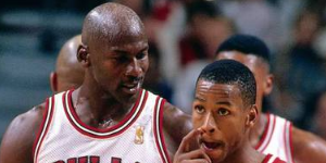 艾弗森称乔丹骂自己婊子 还是第一次见面