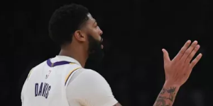 慈世平称赞戴维斯是名人堂级 但要超越霍华德