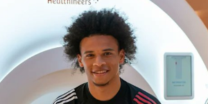 萨内的签约照被提前曝光 原因是因为误操作