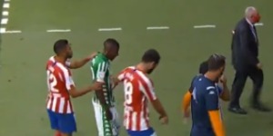 埃莫松差点踩到马竞队徽 洛迪拽开称不能踩