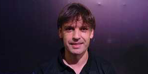 莫伦特斯称J罗在皇马不适应 不过本泽马能够担任领袖