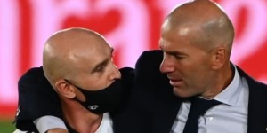 齐达内夺冠后直接哭了 助手在一旁不断安慰