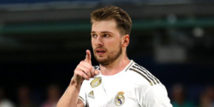 皇马夺得西甲冠军 多位球员进行祝贺