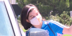 约维奇不戴口罩参加合影 违反要求引发争议