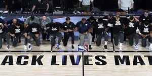 NBA球员集体下跪抗议 黑人的命也是命
