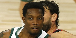 8月11日猛龙vs雄鹿比赛战报 雄鹿拼全力无果