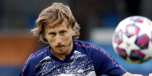 莫德里奇还是想留在皇马 即使被降薪也愿意签约