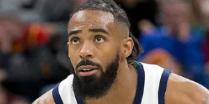 爵士后卫康利儿子出生 将至少缺席前两次场比赛