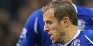 内维尔:C罗比赛中很聪明 过人技巧卓越