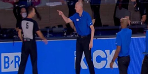 独行侠教练连吃两个T 惨遭驱逐