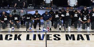 nba球员下跪抗议是怎么回事？nba球员下跪抗议的原因