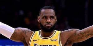 湖人轻松晋级 他和詹姆斯紧紧抱在一起