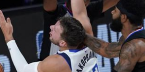 东契奇和莫里斯都被罚！后者恶意犯规直接下场